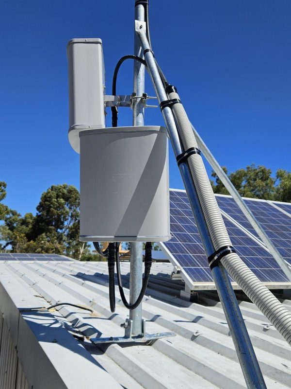 DAS - Outdoor panel antennas x 2 roof mount
